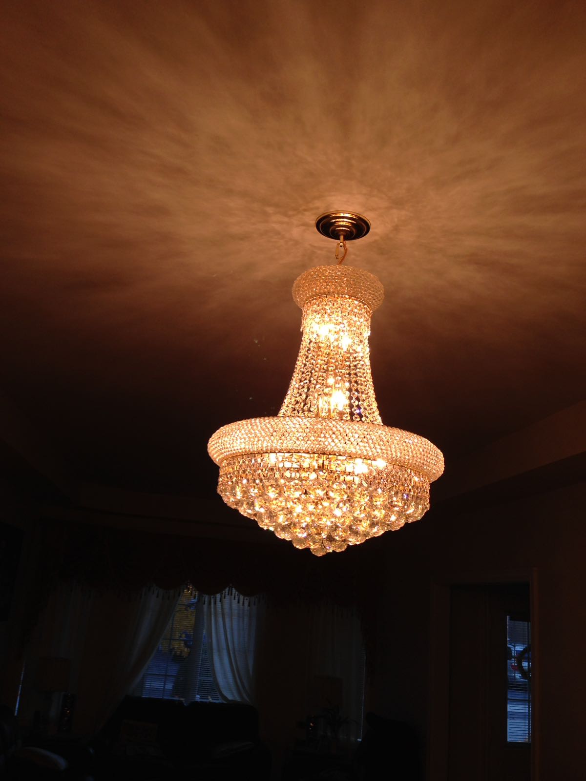 High Ceiling Chandelier Mazrad, How To Change Chandelier Lights